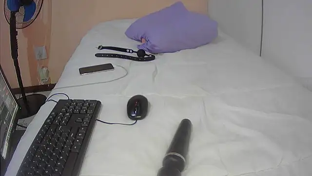 ebonyjezebel online show from December 18, 2024, 1:23 pm