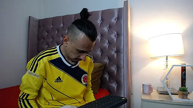 Sr Magnus  online show from October 7, 2025, 7:27 am