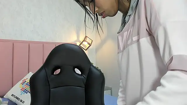 MAYROBERTSS online show from January 29, 2025, 12:35 pm