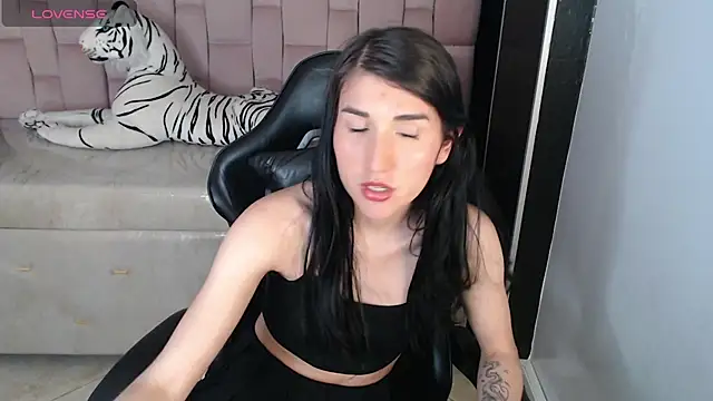 Snapshot of jesi_daniels_b chatting on December 10, 2024, 7:43 pm jesi daniels b online show from December 10, 2024, 7:43 pm