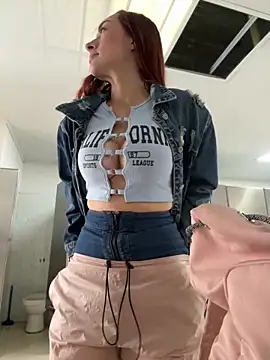 Snapshot of ariiel_ chatting on October 11, 2025, 3:43 pm ariiel online show from October 11, 2025, 3:43 pm