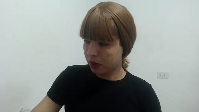 Snapshot of estefania224 chatting on May 22, 2026, 12:18 am estefania224 online show from May 22, 2026, 12:18 am
