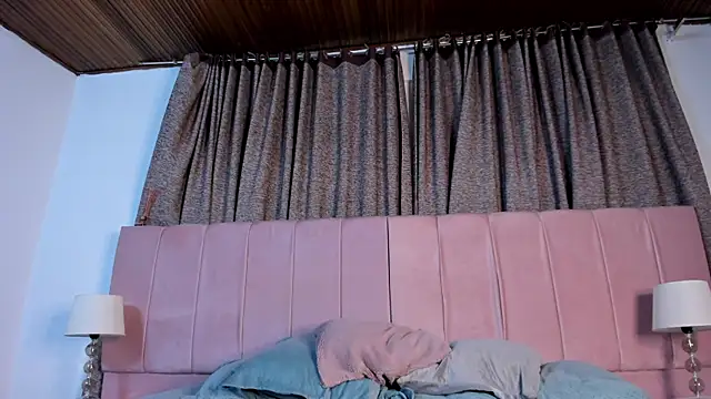 aurora divine online show from February 26, 2025, 1:43 am