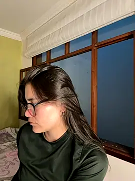 aurora divine online show from October 3, 2025, 10:51 pm