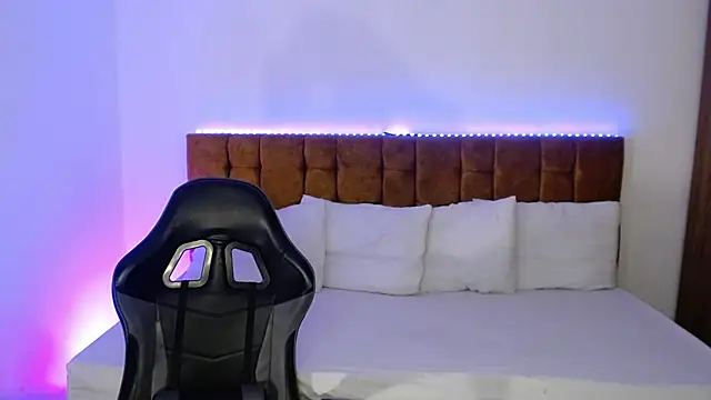 alexiaaross online show from September 24, 2025, 4:05 am