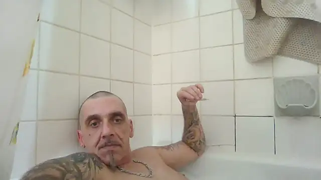 CandiedPompano online show from September 28, 2025, 3:56 am