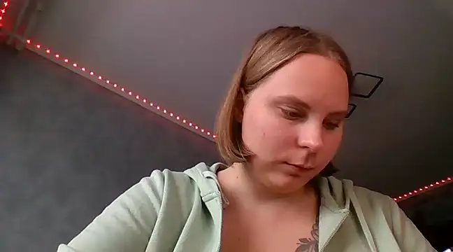 Snapshot of Thalia__Star chatting on December 14, 2024, 10:24 am Thalia Star online show from December 14, 2024, 10:24 am