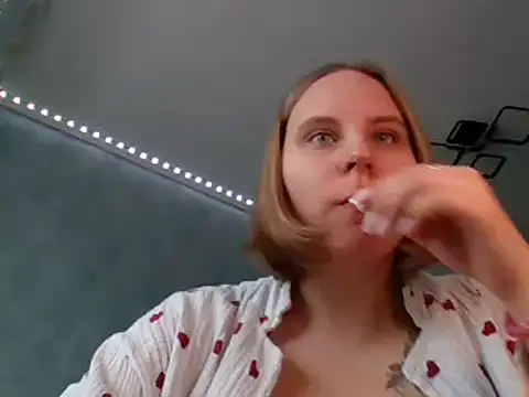 Snapshot of Thalia__Star chatting on January 4, 2025, 8:49 am Thalia Star online show from January 4, 2025, 8:49 am