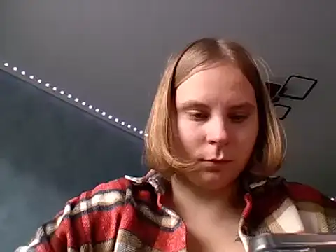 Snapshot of Thalia__Star chatting on January 8, 2025, 12:15 pm Thalia Star online show from January 8, 2025, 12:15 pm