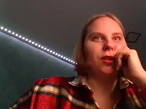 Snapshot of Thalia__Star chatting on January 8, 2025, 3:17 pm Thalia Star online show from January 8, 2025, 3:17 pm