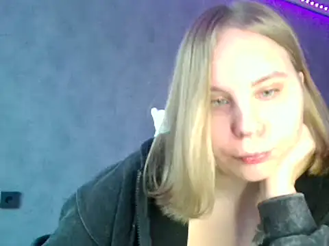 Snapshot of Thalia__Star chatting on January 14, 2025, 8:31 am Thalia Star online show from January 14, 2025, 8:31 am