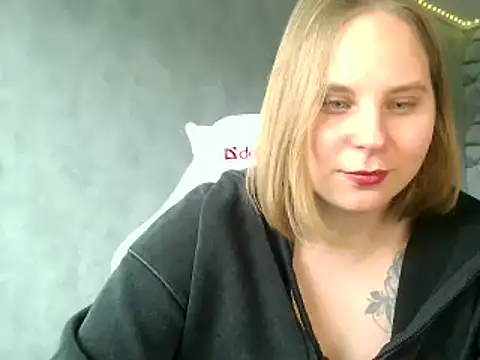 Snapshot of Thalia__Star chatting on January 18, 2025, 8:31 am Thalia Star online show from January 18, 2025, 8:31 am