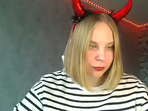 Snapshot of Thalia__Star chatting on January 19, 2025, 12:17 pm Thalia Star online show from January 19, 2025, 12:17 pm