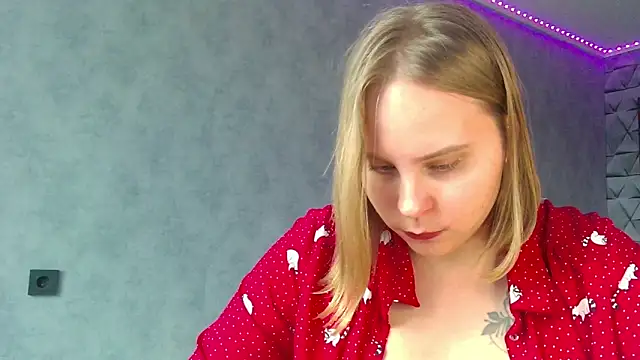 Snapshot of Thalia__Star chatting on February 1, 2025, 1:30 pm Thalia Star online show from February 1, 2025, 1:30 pm