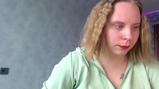 Snapshot of Thalia__Star chatting on February 2, 2025, 10:35 am Thalia Star online show from February 2, 2025, 10:35 am