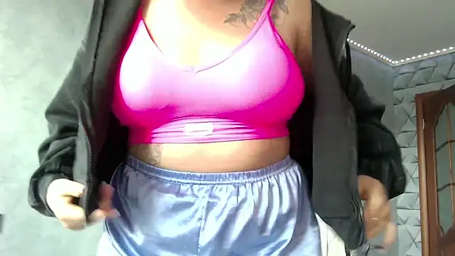 Snapshot of Thalia__Star chatting on February 13, 2025, 8:27 am Thalia Star online show from February 13, 2025, 8:27 am