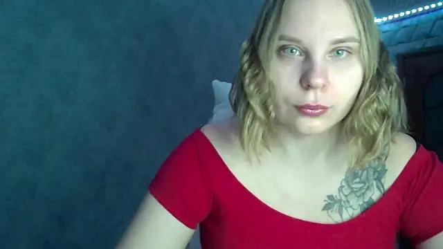 Snapshot of Thalia__Star chatting on February 14, 2025, 4:58 am Thalia Star online show from February 14, 2025, 4:58 am