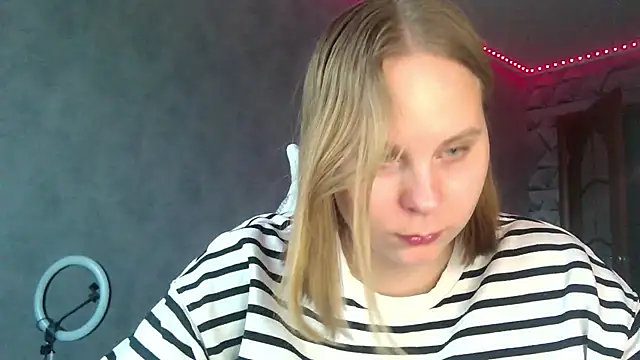 Snapshot of Thalia__Star chatting on February 15, 2025, 2:55 pm Thalia Star online show from February 15, 2025, 2:55 pm