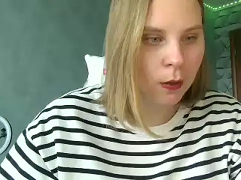 Snapshot of Thalia__Star chatting on February 19, 2025, 10:56 am Thalia Star online show from February 19, 2025, 10:56 am