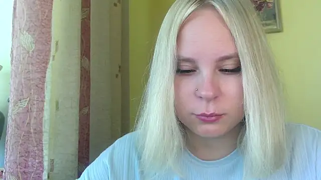 Snapshot of Thalia__Star chatting on September 10, 2025, 6:02 am Thalia Star online show from September 10, 2025, 6:02 am