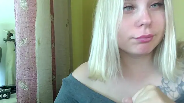 Snapshot of Thalia__Star chatting on September 14, 2025, 9:41 am Thalia Star online show from September 14, 2025, 9:41 am