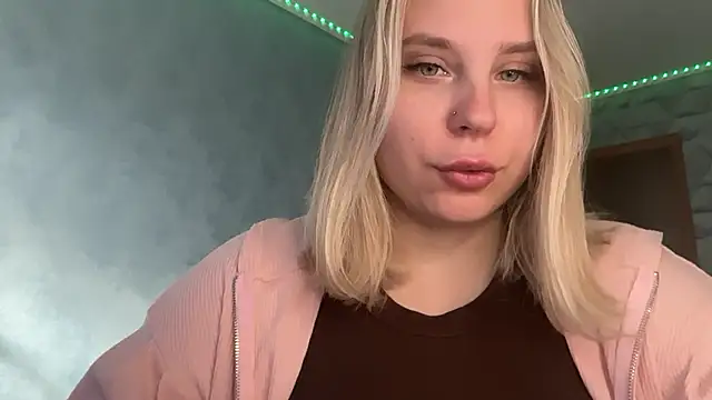 Snapshot of Thalia__Star chatting on October 15, 2025, 10:48 am Thalia Star online show from October 15, 2025, 10:48 am