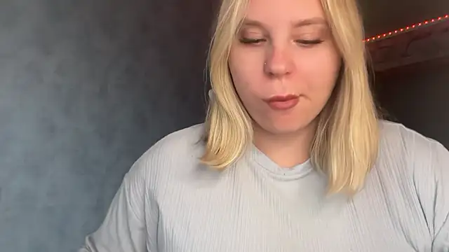 Snapshot of Thalia__Star chatting on October 17, 2025, 12:30 pm Thalia Star online show from October 17, 2025, 12:30 pm