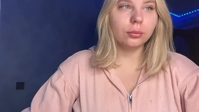 Snapshot of Thalia__Star chatting on November 4, 2025, 5:28 am Thalia Star online show from November 4, 2025, 5:28 am