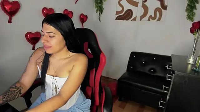 Snapshot of Caro_kitty- chatting on October 20, 2025, 1:33 pm Caro kitty- online show from October 20, 2025, 1:33 pm