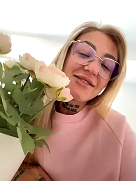 Snapshot of MazeSin chatting on September 18, 2025, 5:20 am MazeSin online show from September 18, 2025, 5:20 am