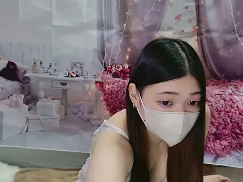 Snapshot of -REIREI- chatting on December 9, 2024, 5:08 pm -REIREI- online show from December 9, 2024, 5:08 pm