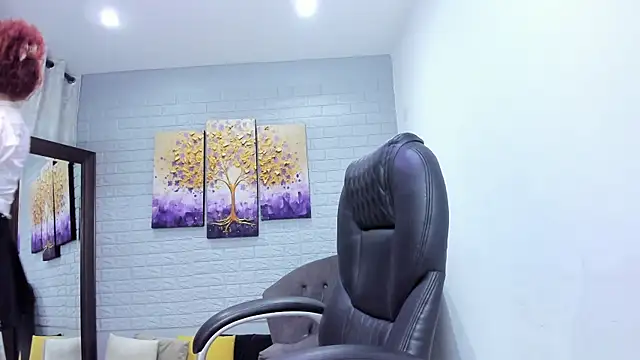 ebbafernandez  online show from January 9, 2026, 11:46 am