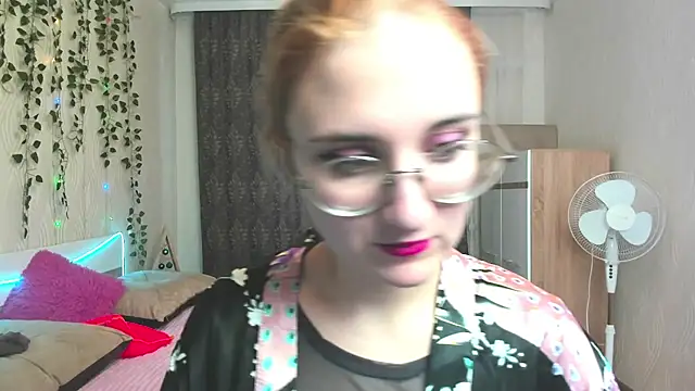 Snapshot of Miss_Elsa_ chatting on December 13, 2024, 8:20 am Miss Elsa online show from December 13, 2024, 8:20 am
