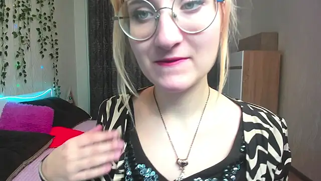 Snapshot of Miss_Elsa_ chatting on December 23, 2024, 2:56 am Miss Elsa online show from December 23, 2024, 2:56 am