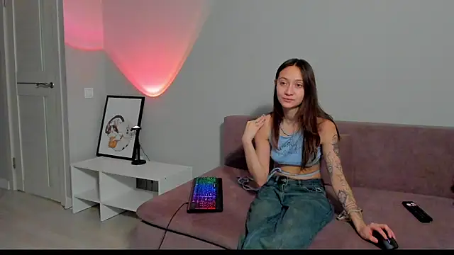 Snapshot of EllaSky_xoxo chatting on January 20, 2025, 3:37 am EllaSky xoxo online show from January 20, 2025, 3:37 am