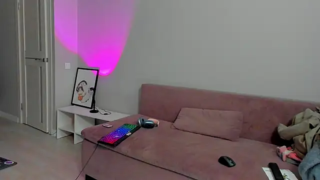 Snapshot of EllaSky_xoxo chatting on January 31, 2025, 8:22 am EllaSky xoxo online show from January 31, 2025, 8:22 am