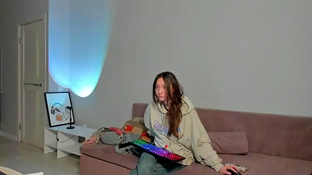 Snapshot of EllaSky_xoxo chatting on February 5, 2025, 3:45 am EllaSky xoxo online show from February 5, 2025, 3:45 am