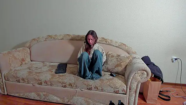 Snapshot of EllaSky_xoxo chatting on March 20, 2025, 5:46 am EllaSky xoxo online show from March 20, 2025, 5:46 am