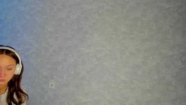 Snapshot of EllaSky_xoxo chatting on October 7, 2025, 7:00 pm EllaSky xoxo online show from October 7, 2025, 7:00 pm