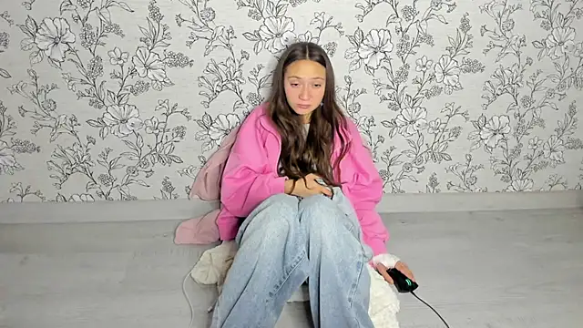 Snapshot of EllaSky_xoxo chatting on October 19, 2025, 10:32 pm EllaSky xoxo online show from October 19, 2025, 10:32 pm