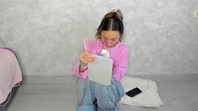 Snapshot of EllaSky_xoxo chatting on October 20, 2025, 3:23 pm EllaSky xoxo online show from October 20, 2025, 3:23 pm