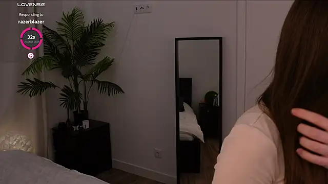 Lilly Colins online show from January 6, 2025, 5:06 pm