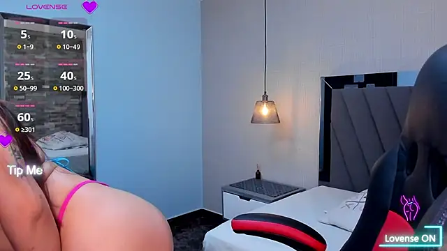 LIANEUMANN online show from March 1, 2025, 10:53 pm