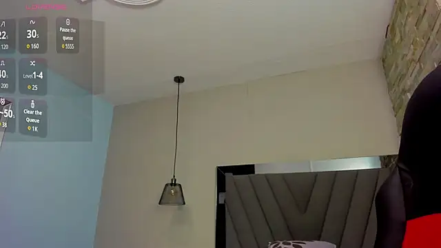 LIANEUMANN online show from September 22, 2025, 7:49 pm