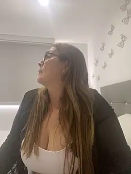 AntonellaAlondra4 online show from December 26, 2024, 8:42 pm