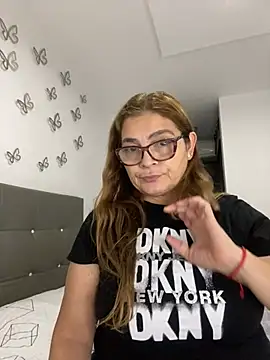 AntonellaAlondra4 online show from January 5, 2025, 9:25 pm