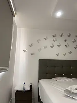 AntonellaAlondra4 online show from January 10, 2025, 2:45 pm