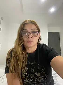 AntonellaAlondra4 online show from January 11, 2025, 1:37 am