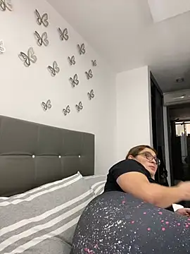 AntonellaAlondra4 online show from January 21, 2025, 7:06 pm