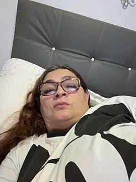 AntonellaAlondra4 online show from April 17, 2026, 3:31 am